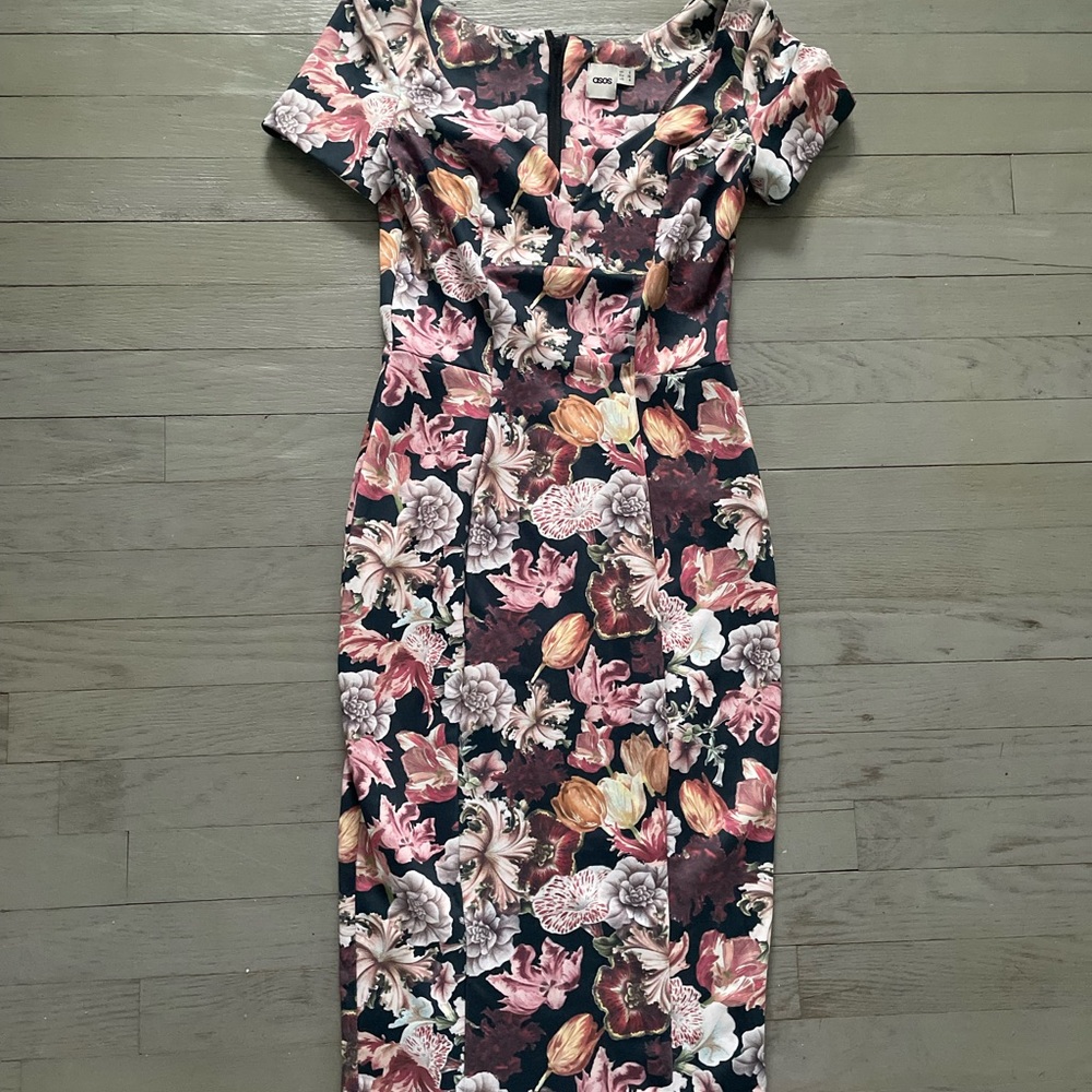 Floral cinched waist dress.